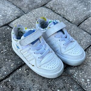 adidas Toddler Velcro Forum Low Sneakers in Bee-Power 6K